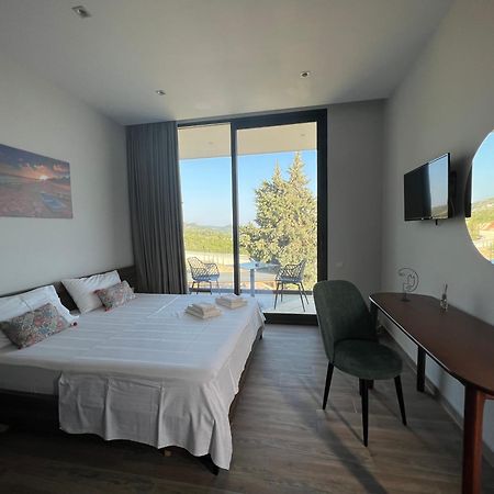 Summer Wine Boutique Hotel Dhërmi Esterno foto