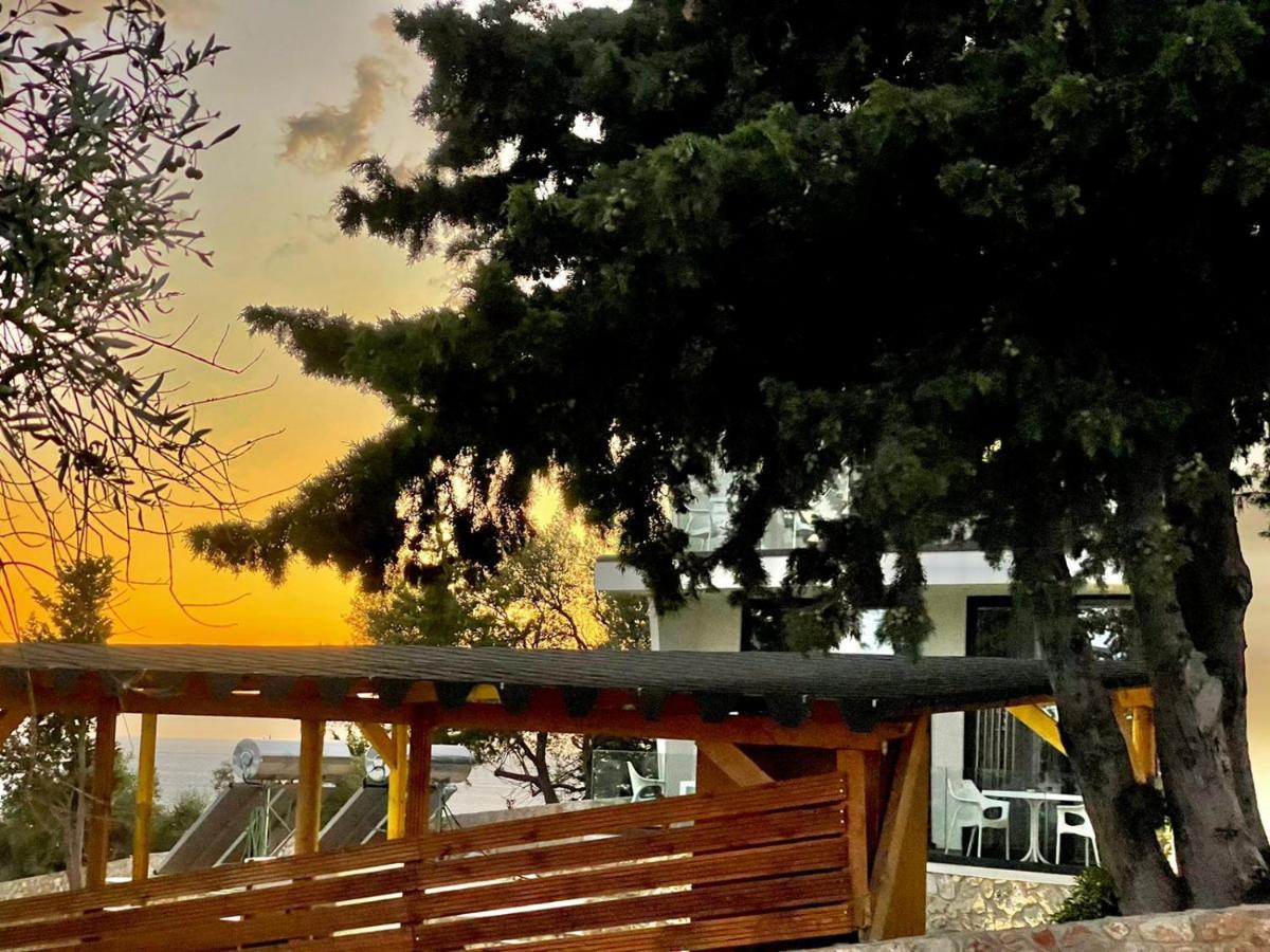 Summer Wine Boutique Hotel Dhërmi Esterno foto