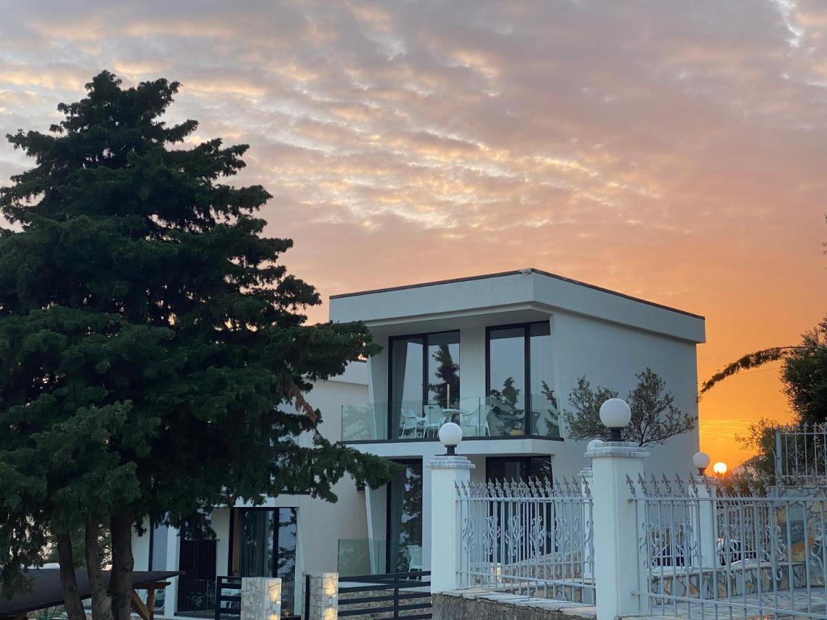 Summer Wine Boutique Hotel Dhërmi Esterno foto