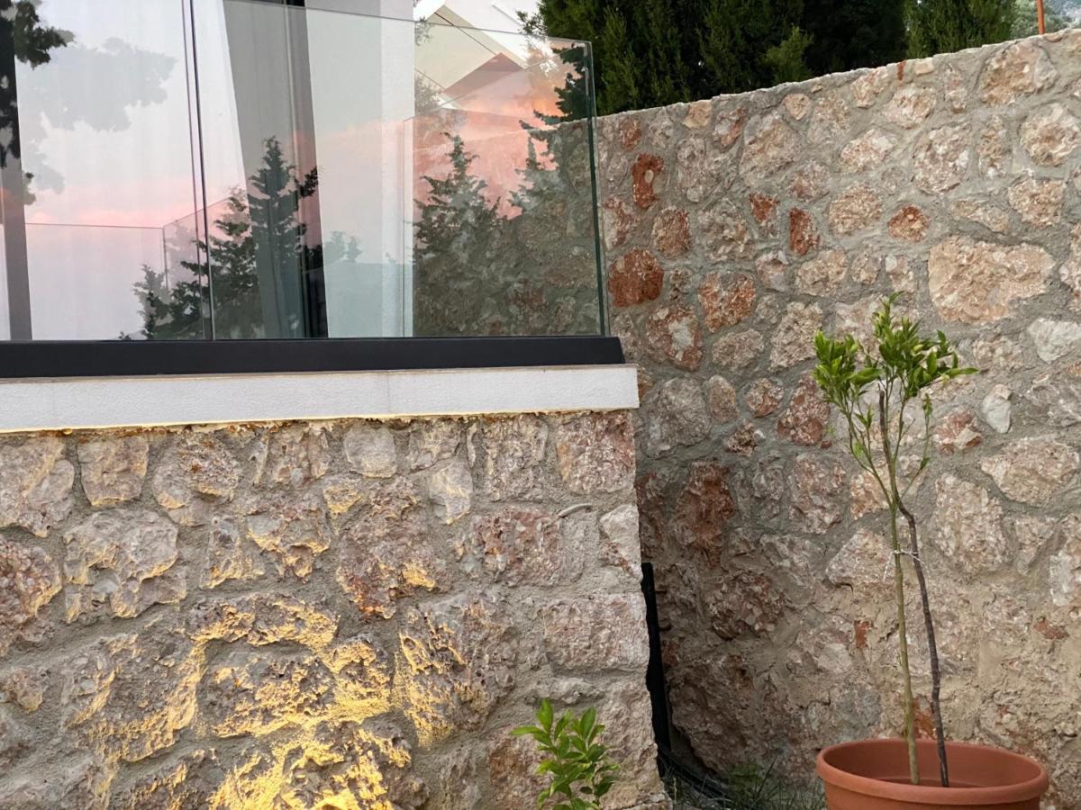 Summer Wine Boutique Hotel Dhërmi Esterno foto