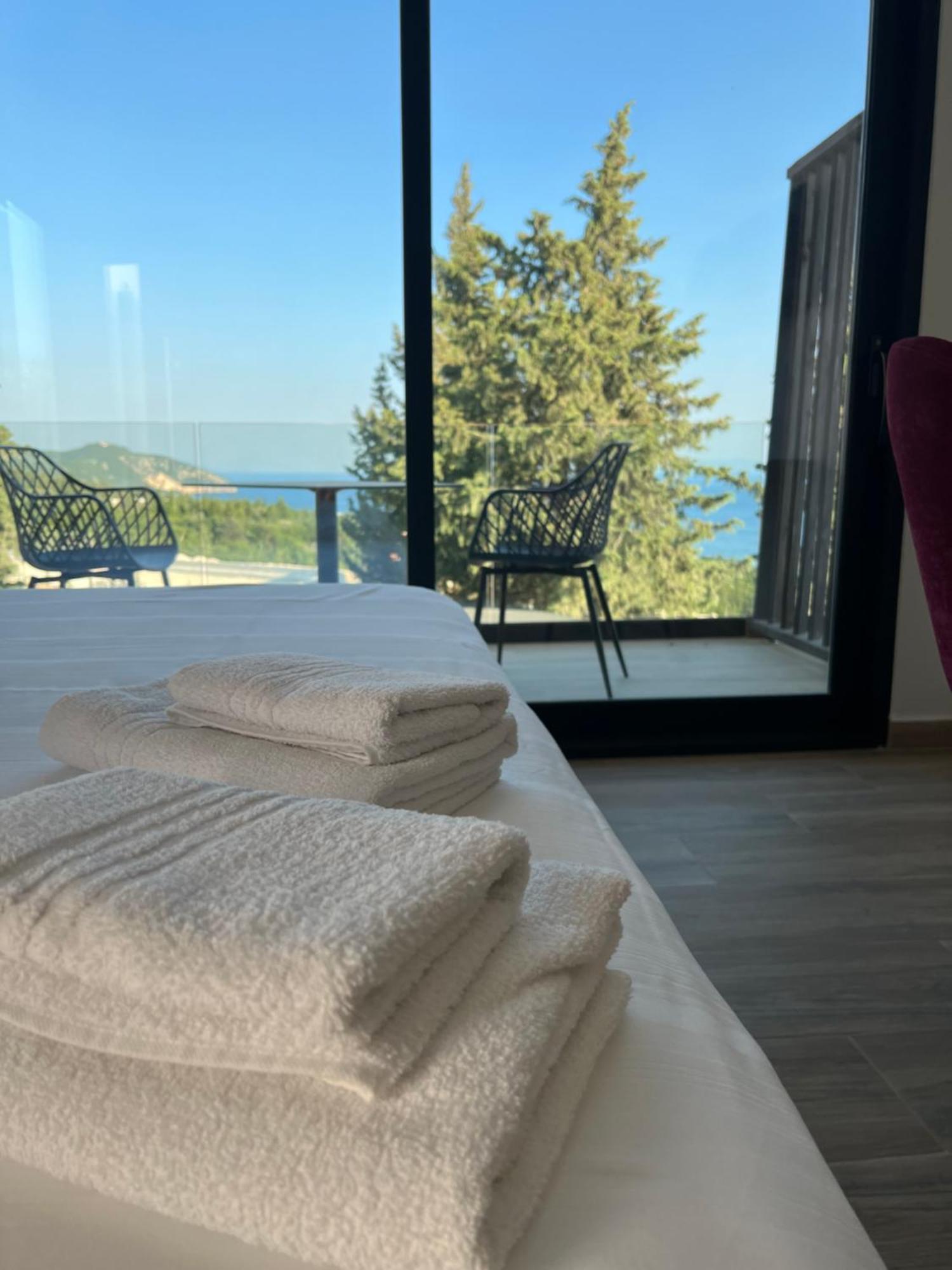 Summer Wine Boutique Hotel Dhërmi Esterno foto