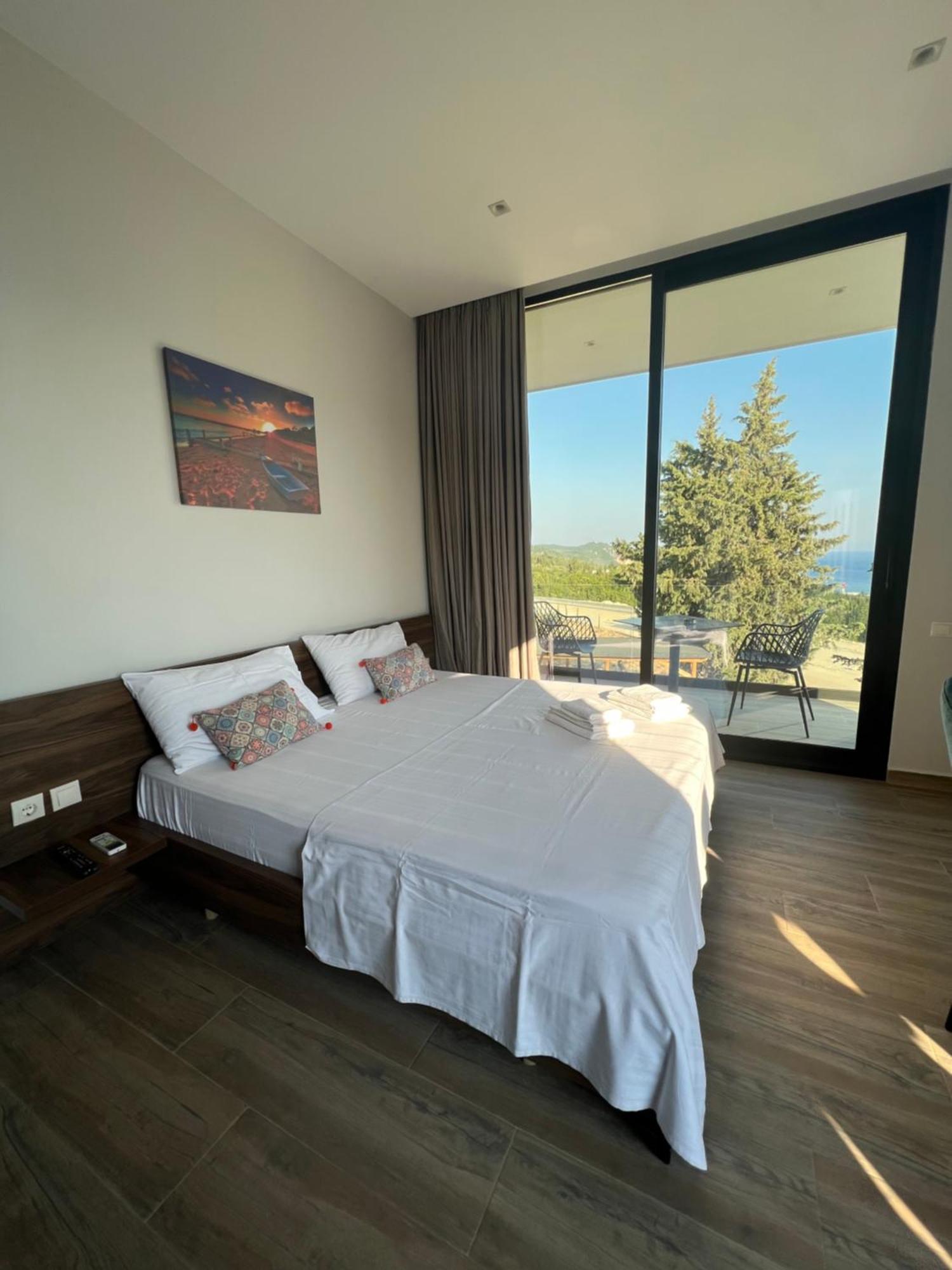 Summer Wine Boutique Hotel Dhërmi Esterno foto