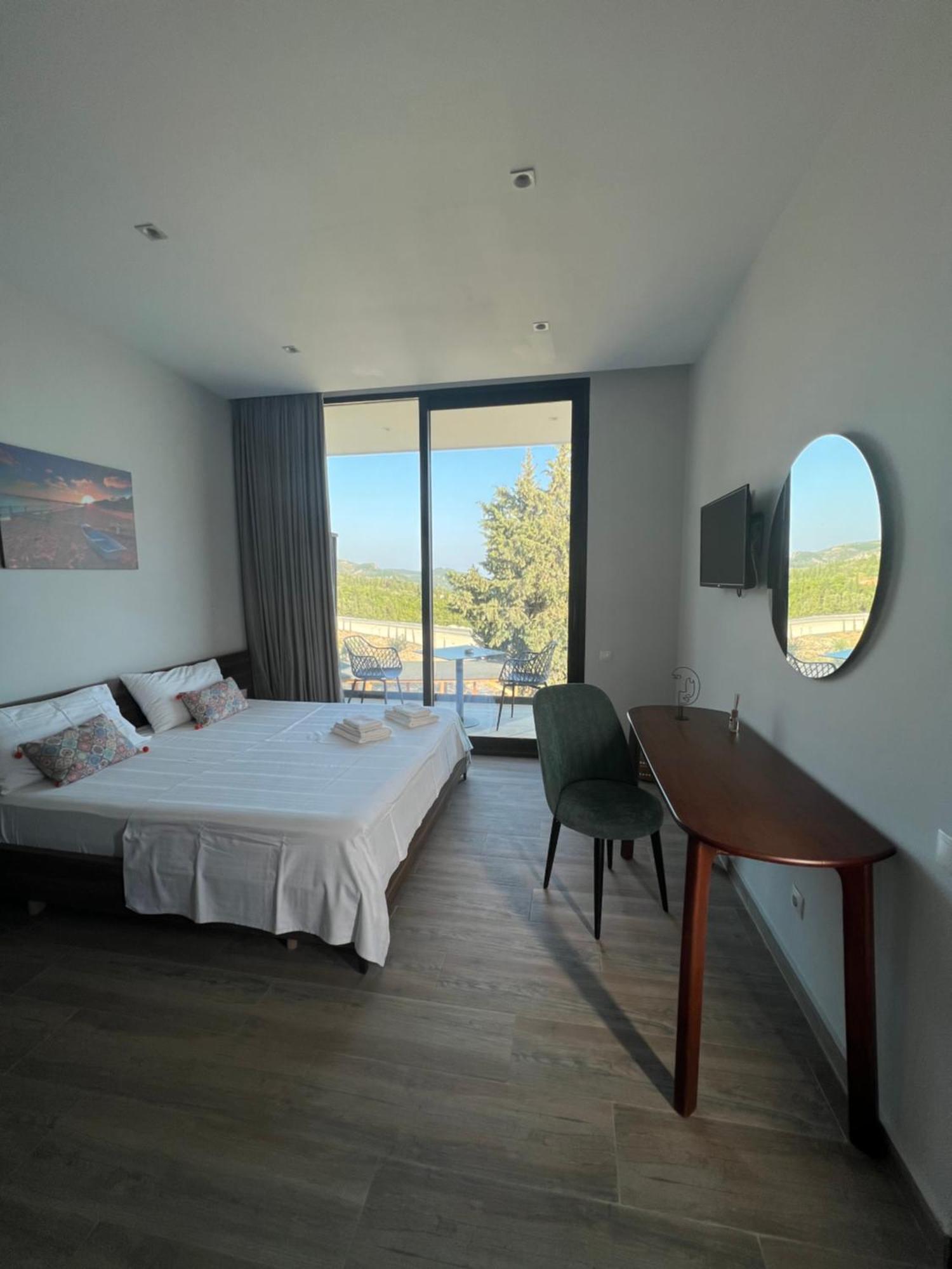 Summer Wine Boutique Hotel Dhërmi Esterno foto