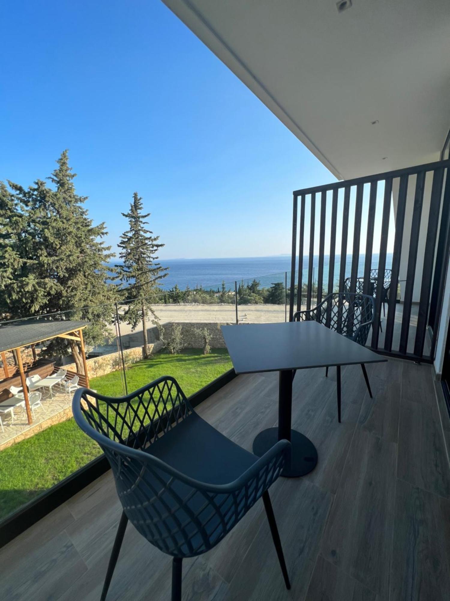 Summer Wine Boutique Hotel Dhërmi Esterno foto